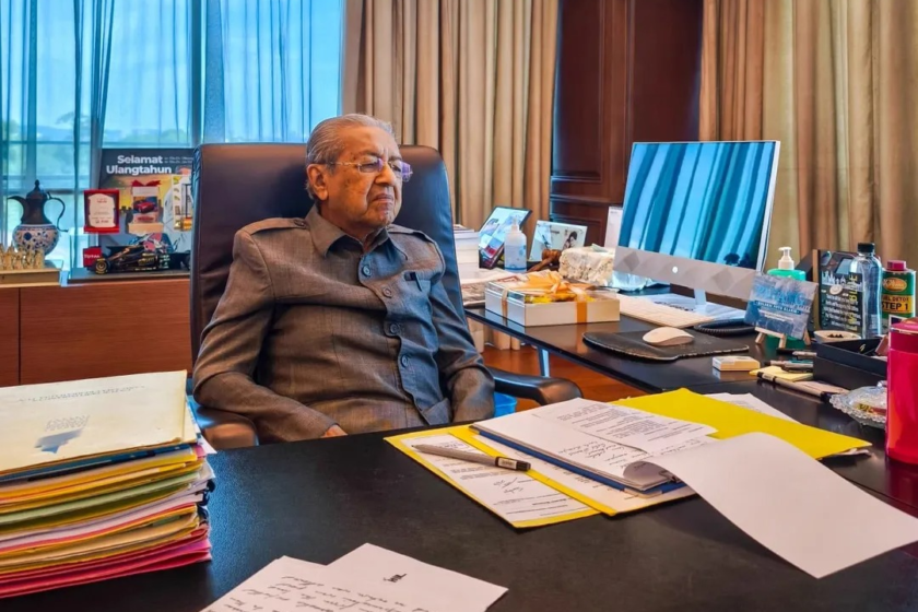 Mahathir: Kebijakan Tarif Tinggi Amerika Justru Mendorong ASEAN ke China